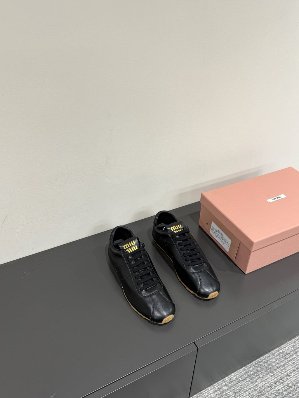 M-Sneakers