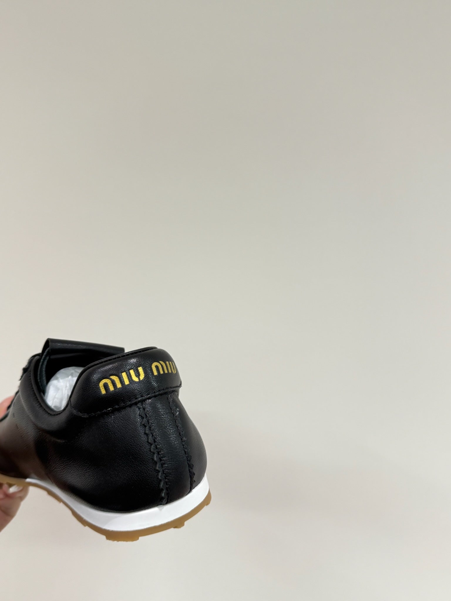 M-Sneakers