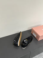 M-Sneakers
