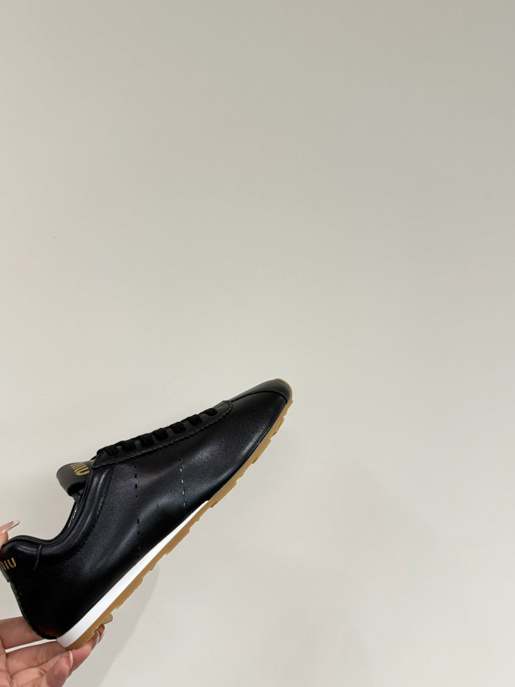 M-Sneakers
