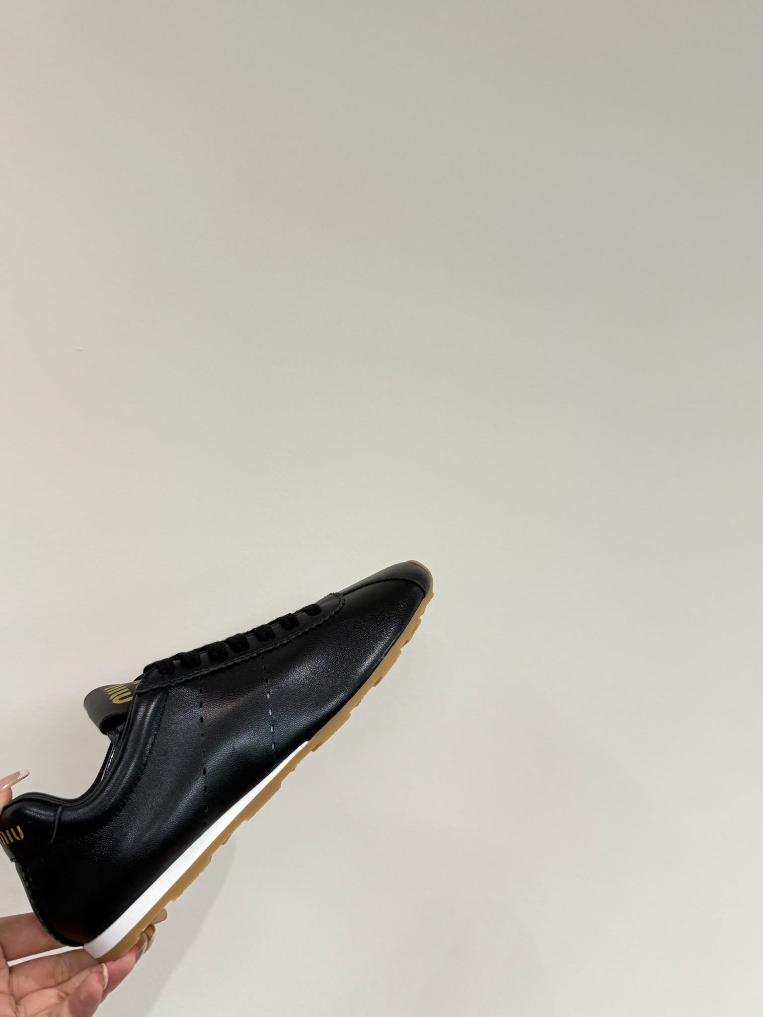M-Sneakers