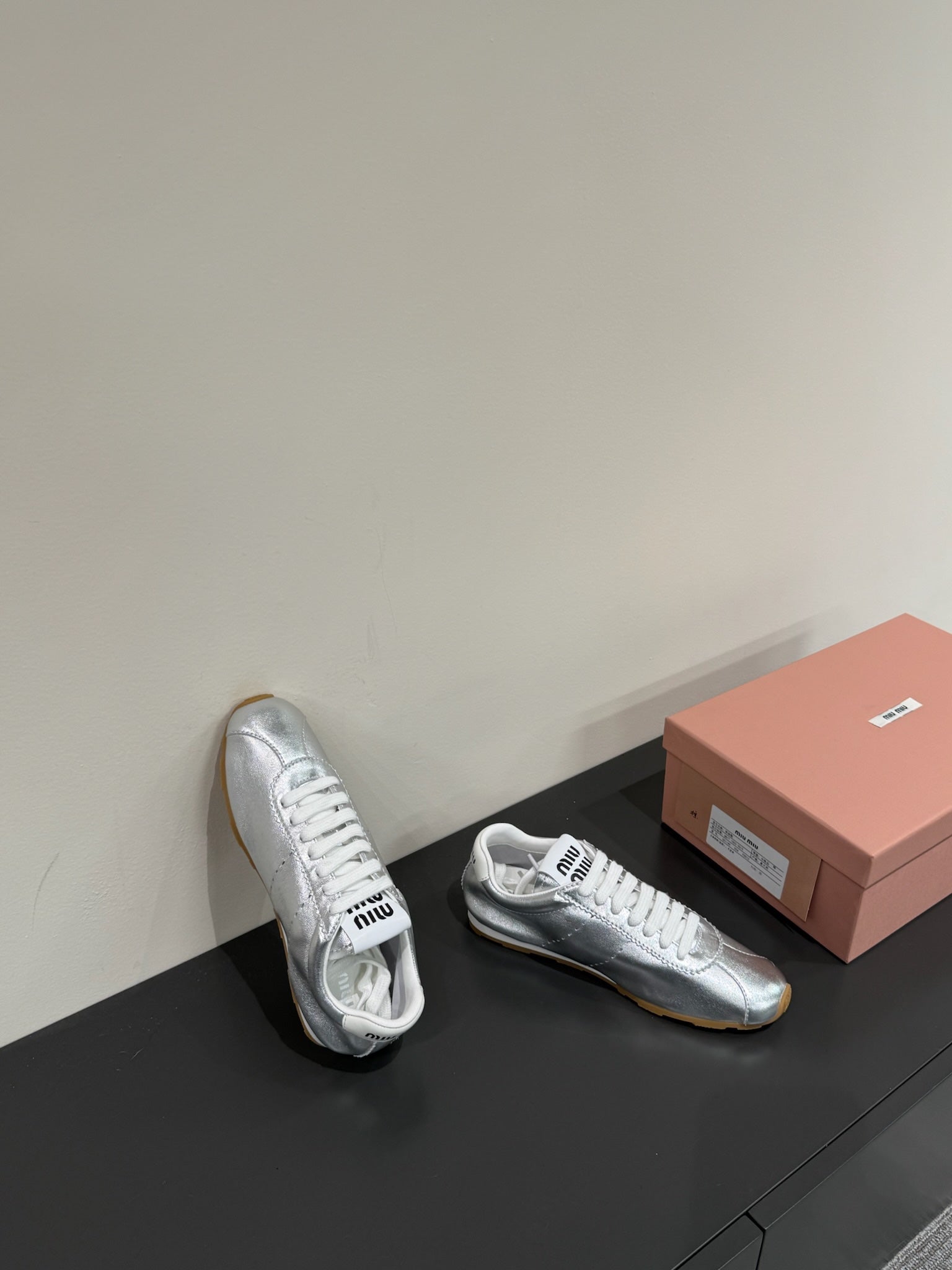 M-Sneakers