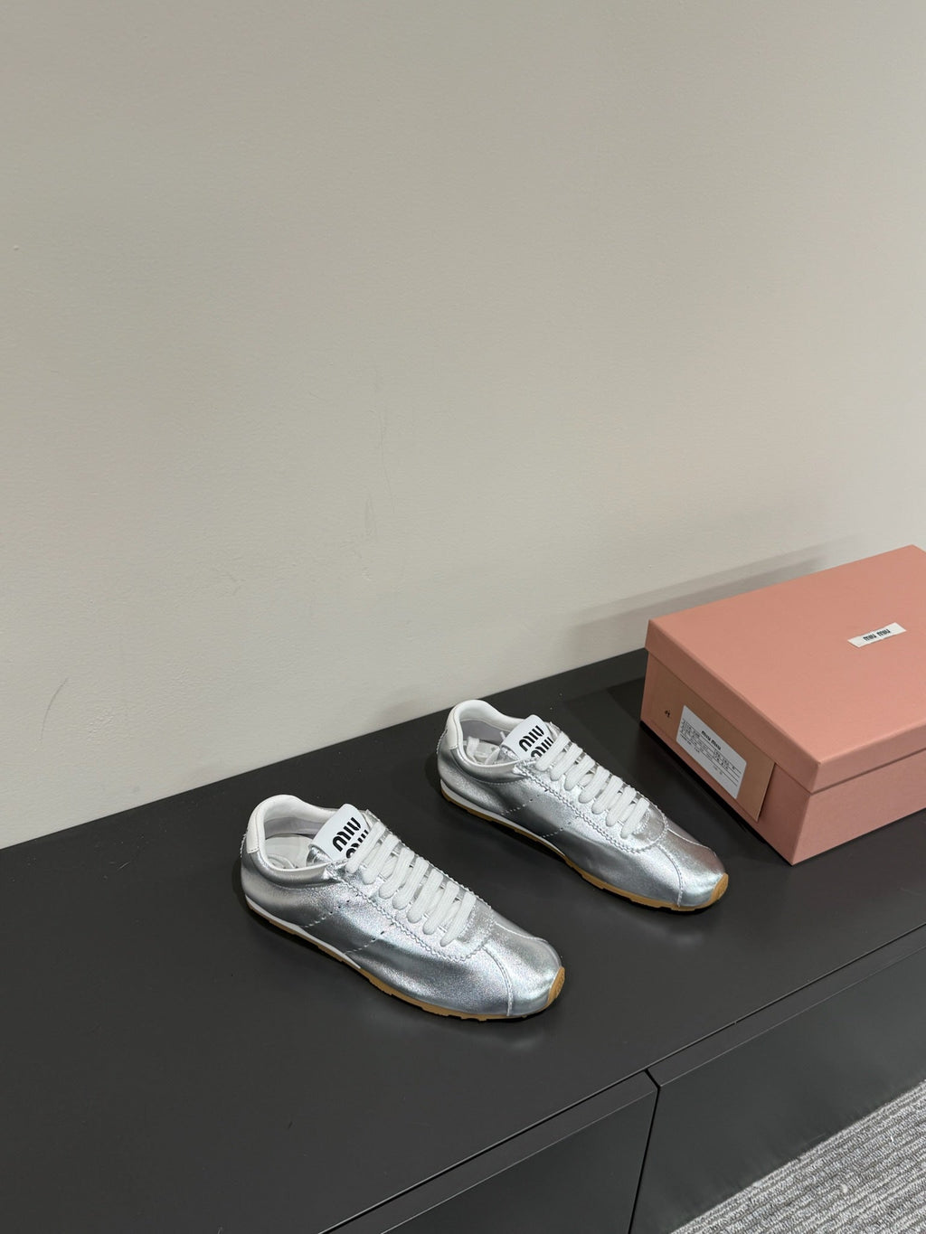 M-Sneakers