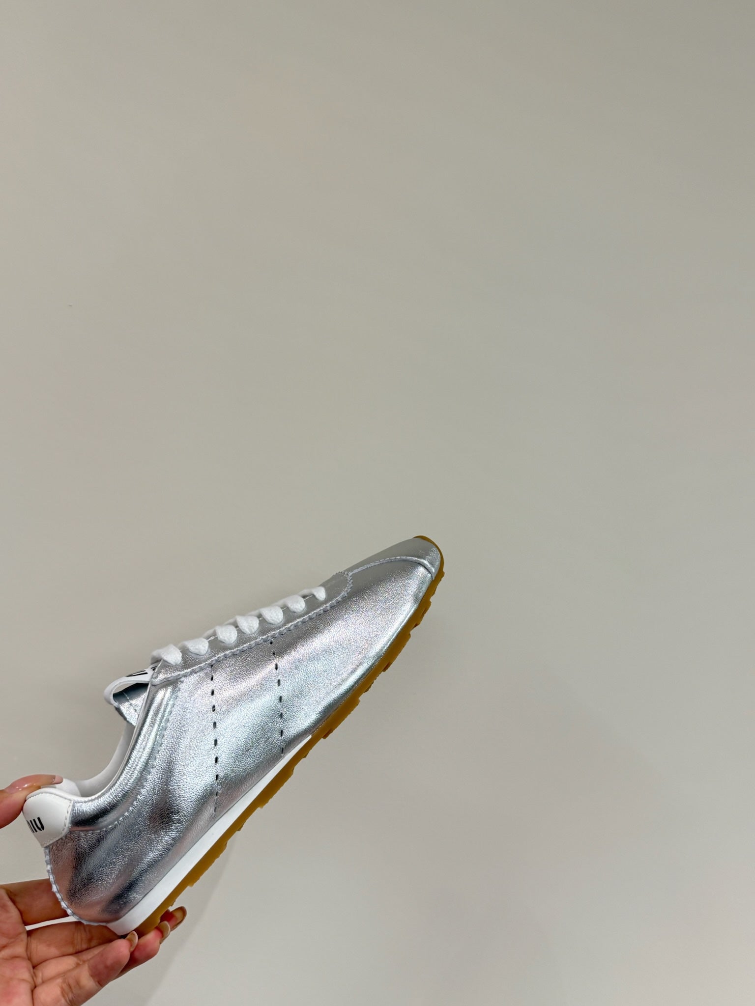 M-Sneakers