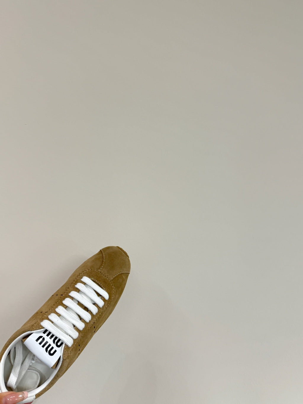 M-Sneakers