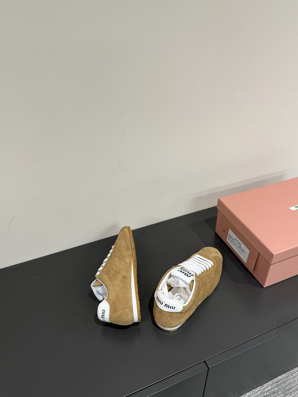 M-Sneakers