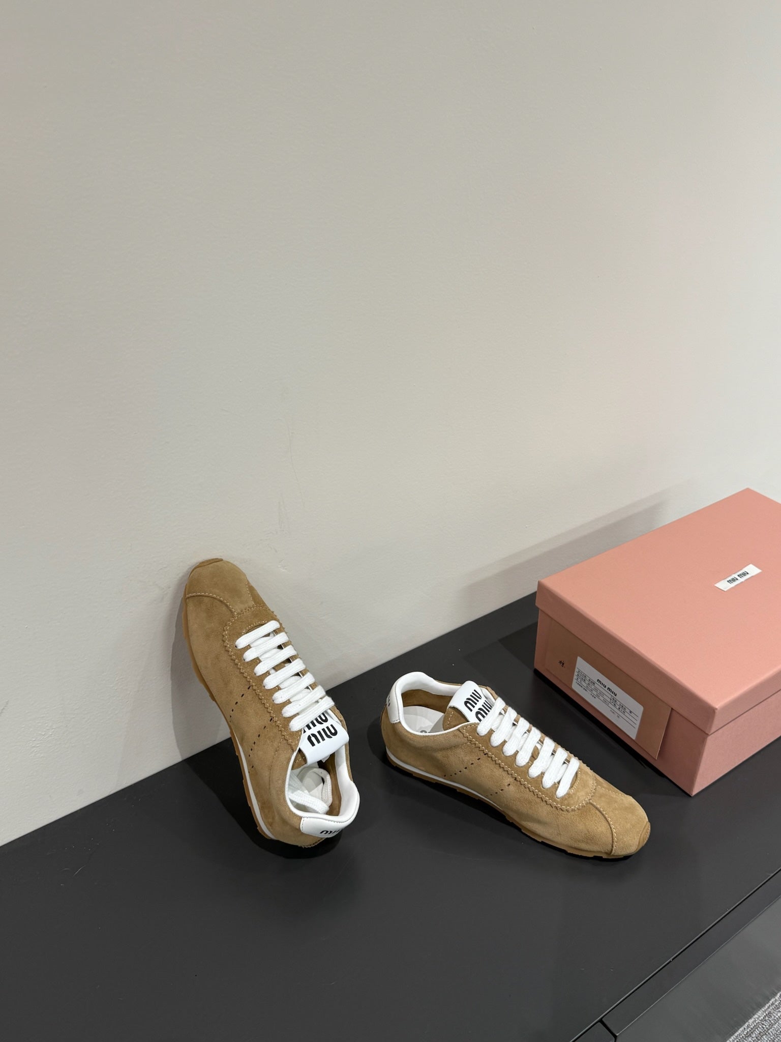 M-Sneakers