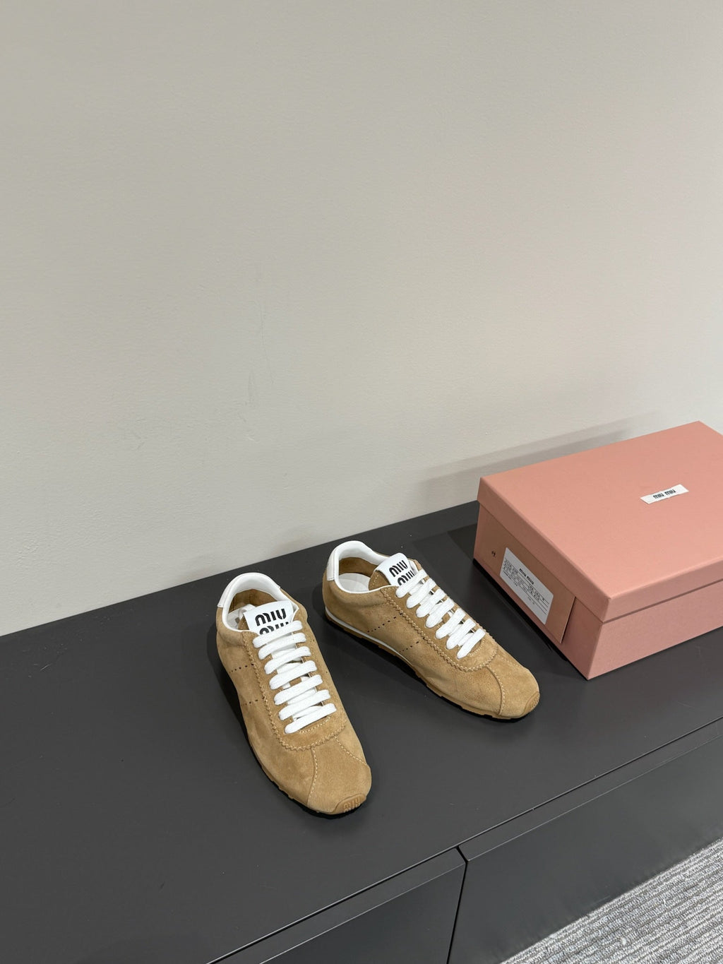 M-Sneakers