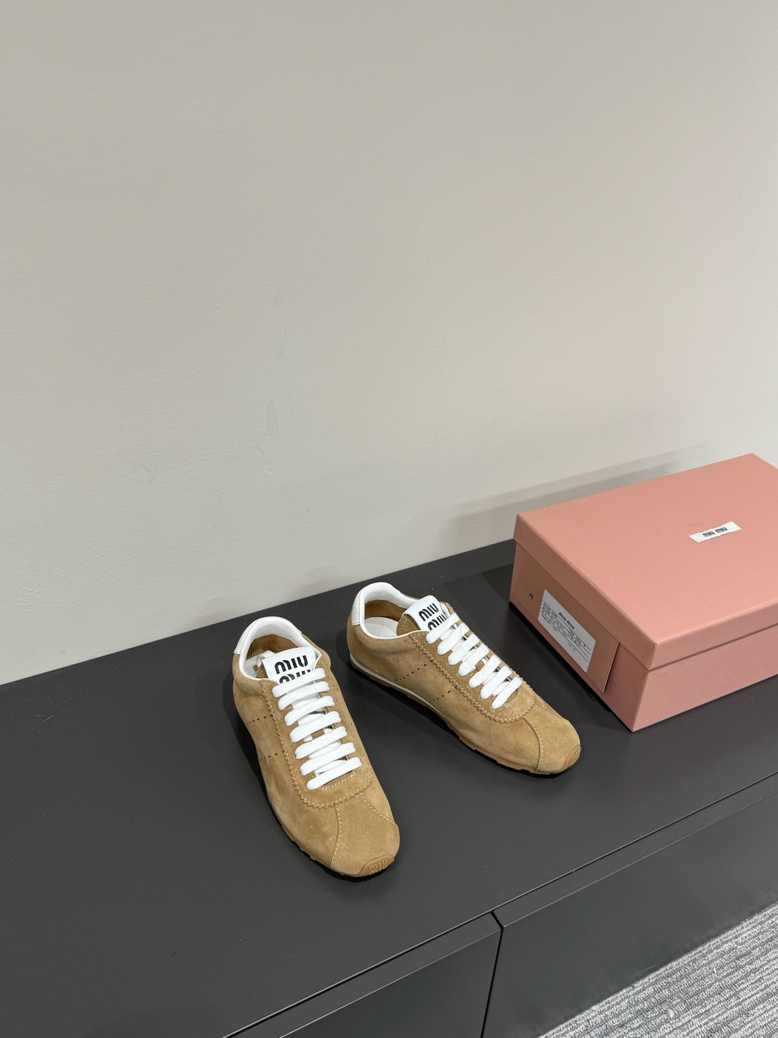 M-Sneakers