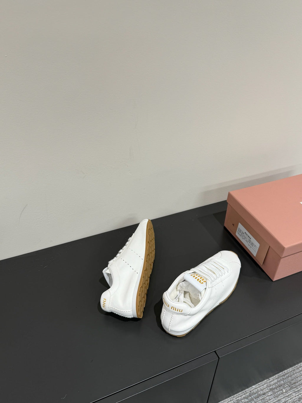 M-Sneakers