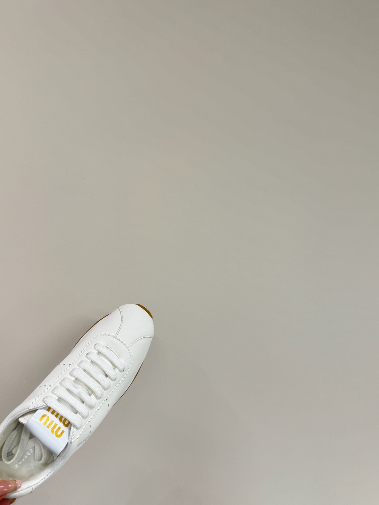 M-Sneakers