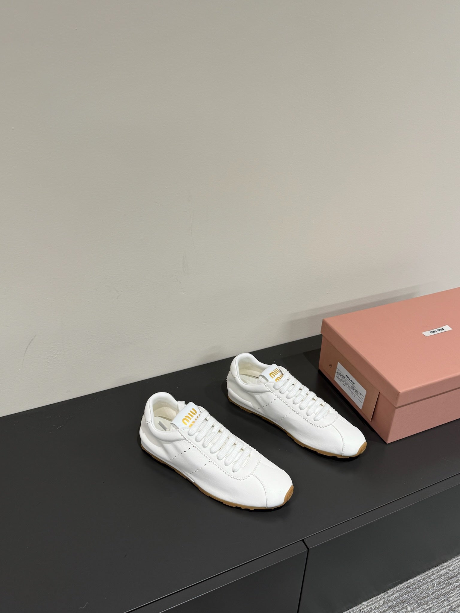 M-Sneakers