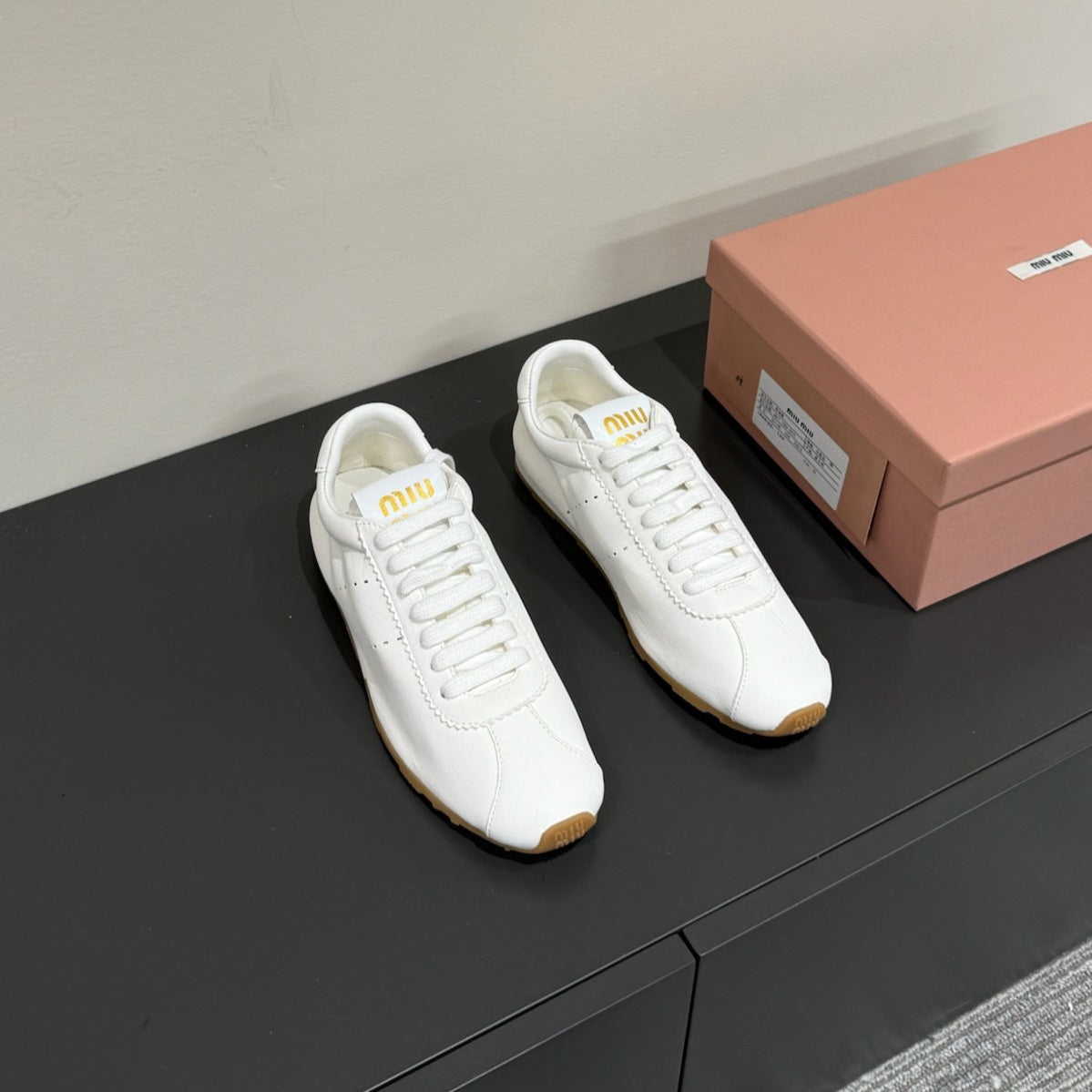 M-Sneakers
