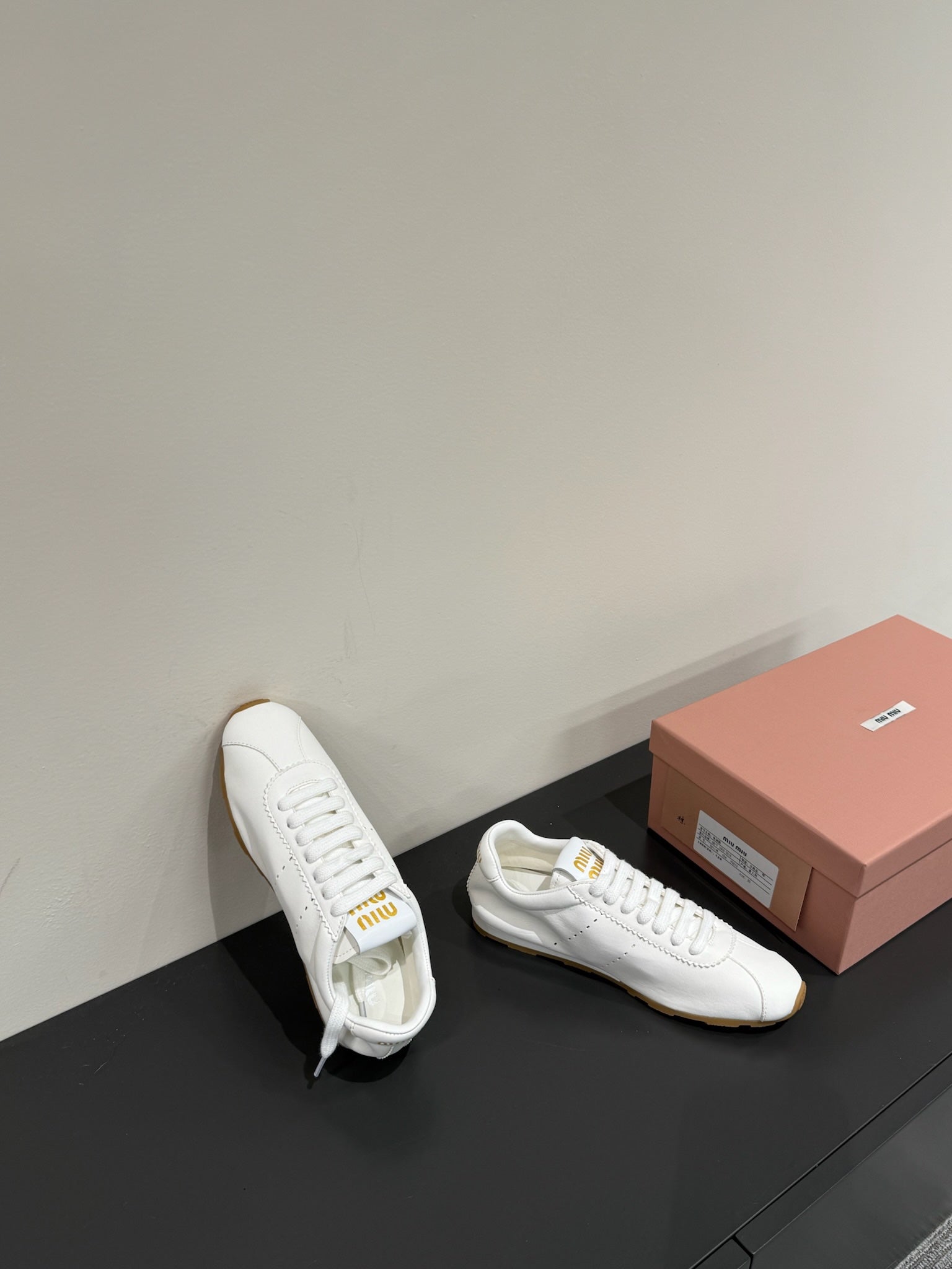 M-Sneakers