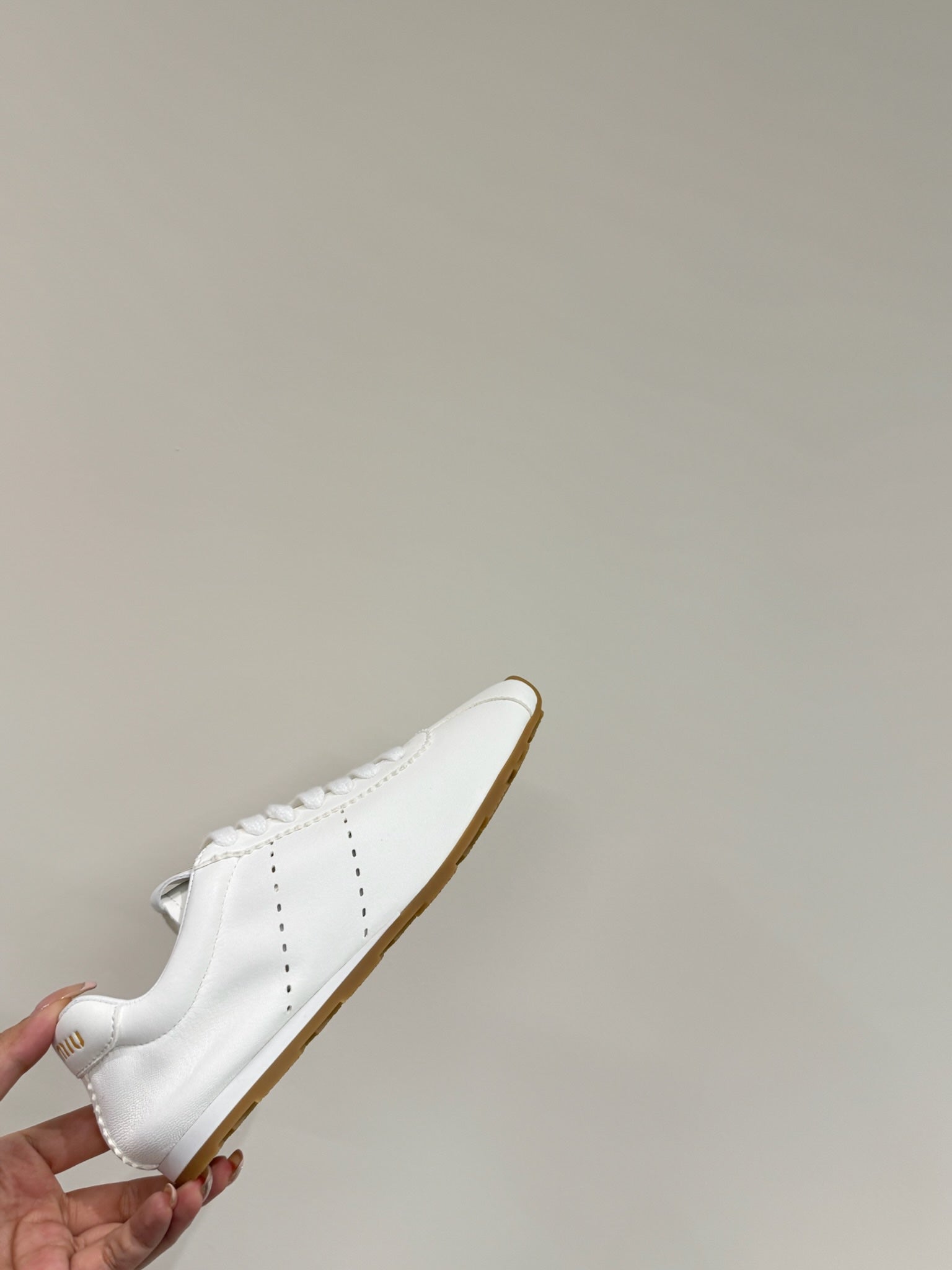 M-Sneakers