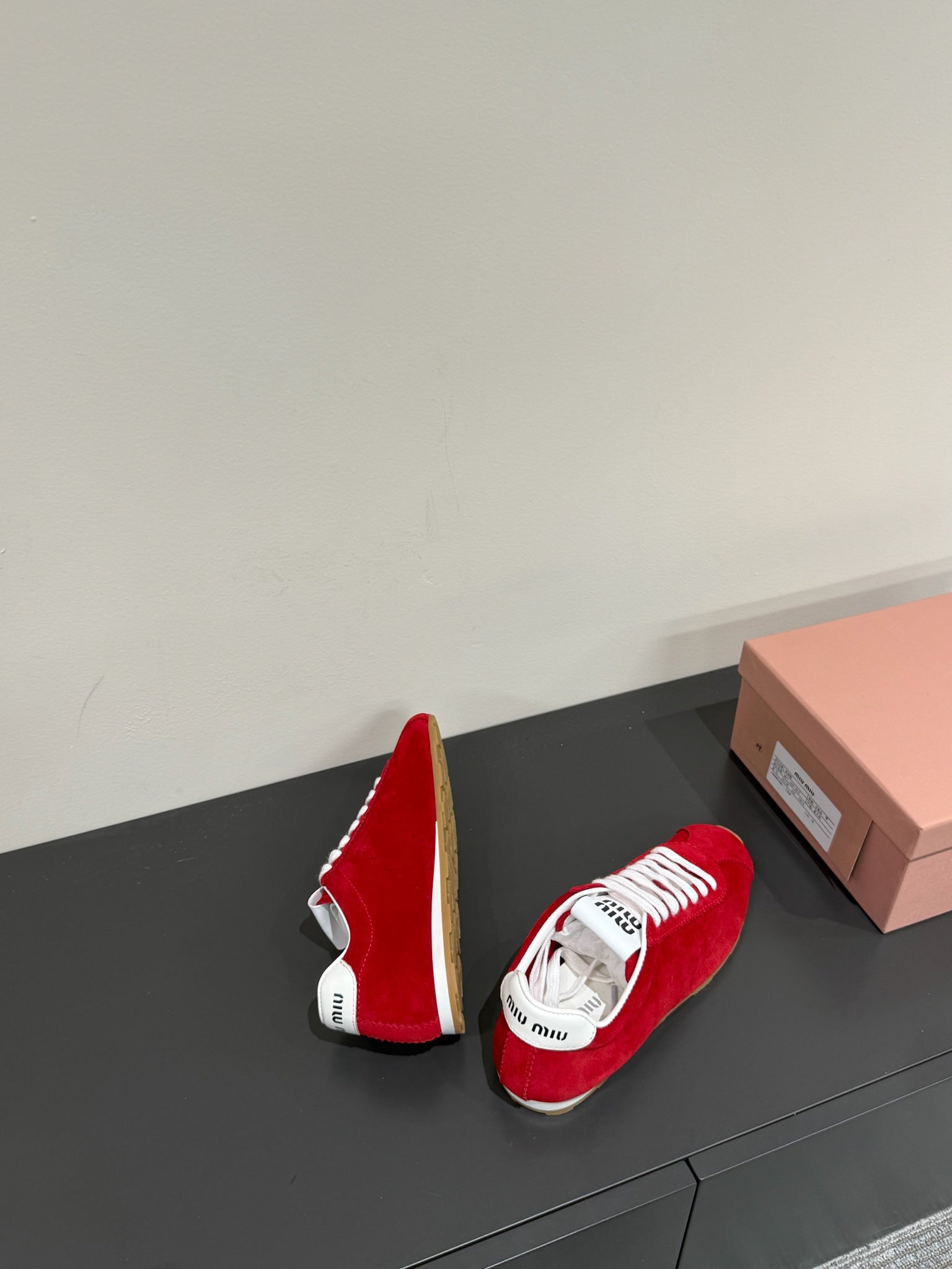 M-Sneakers