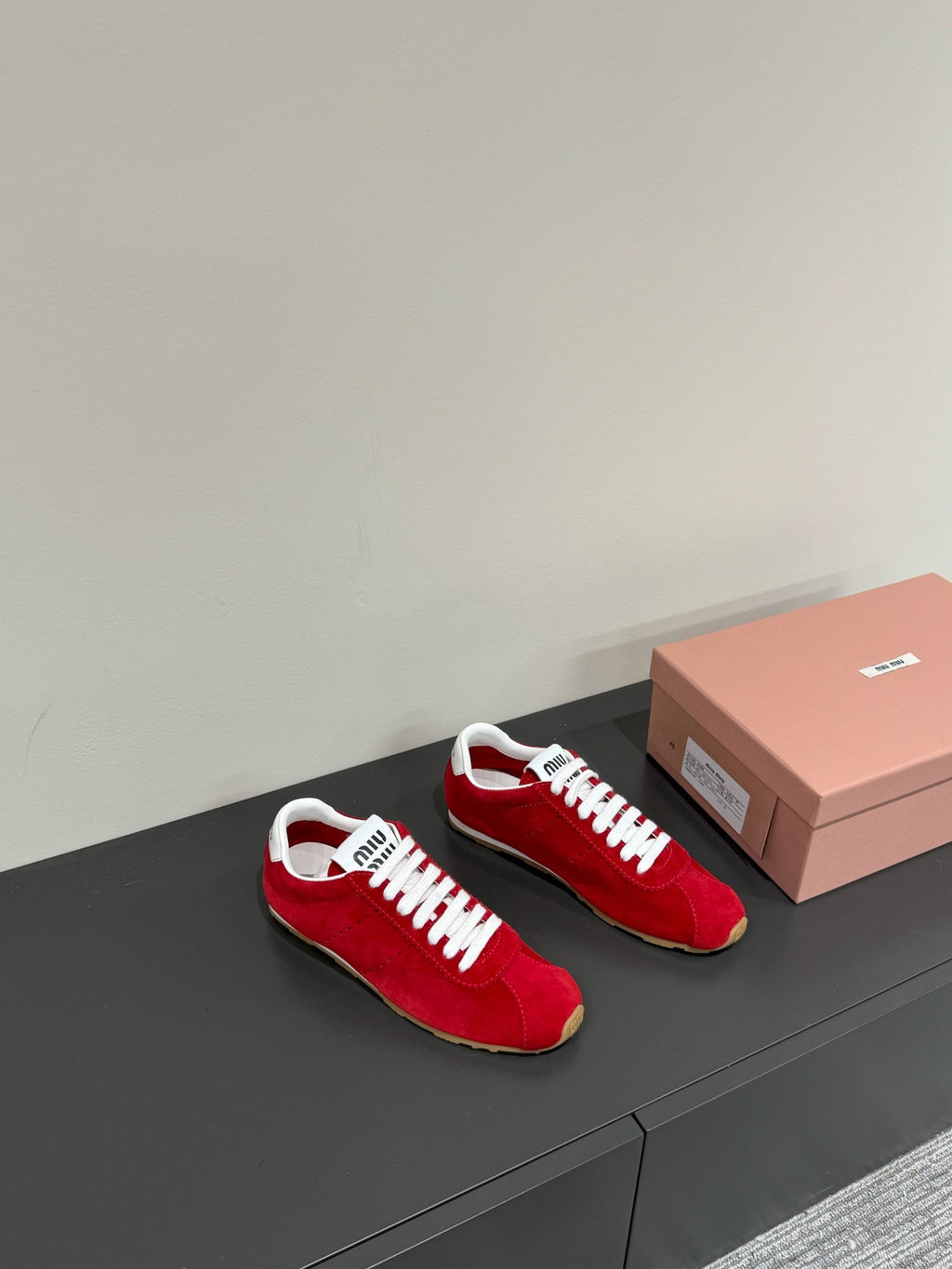 M-Sneakers