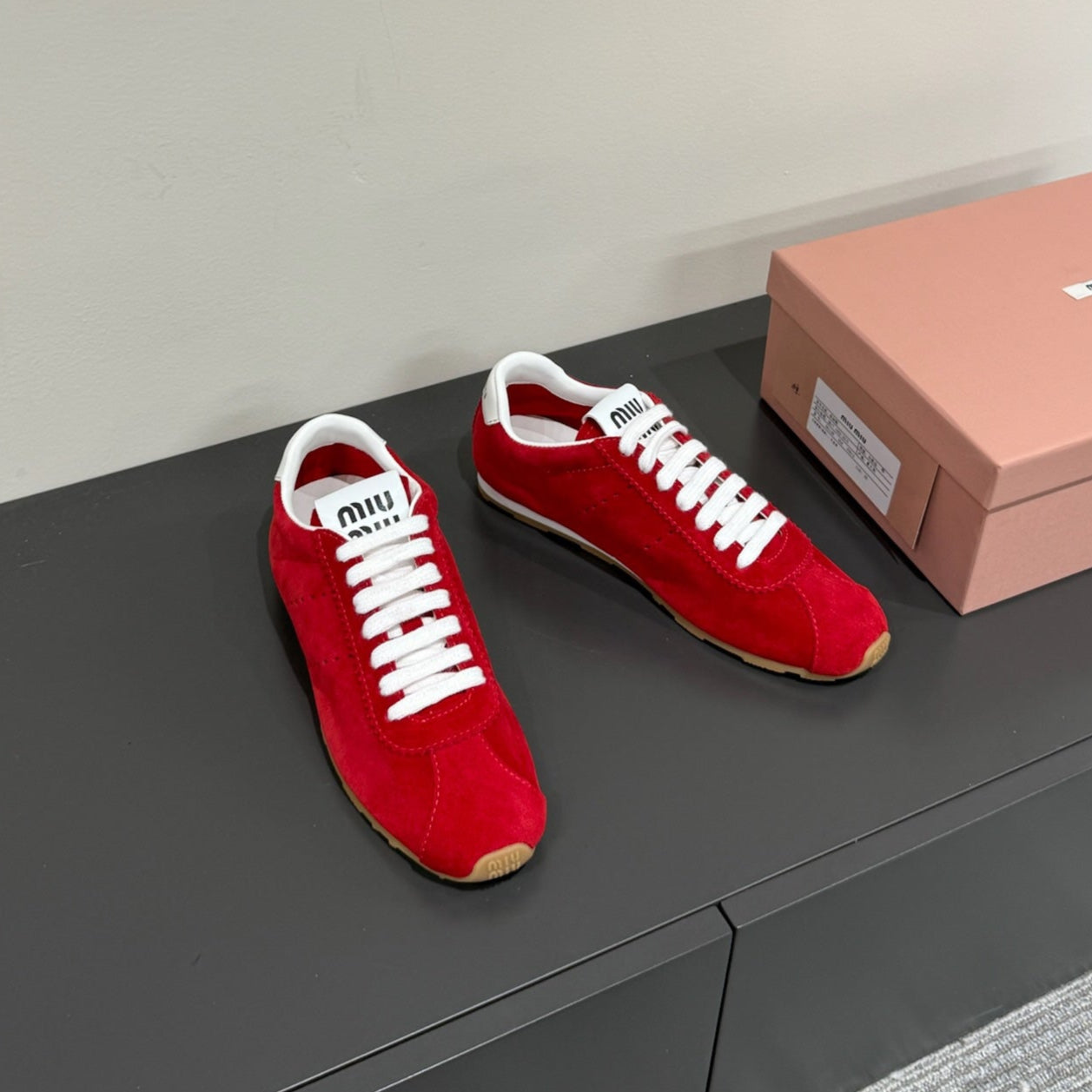 M-Sneakers