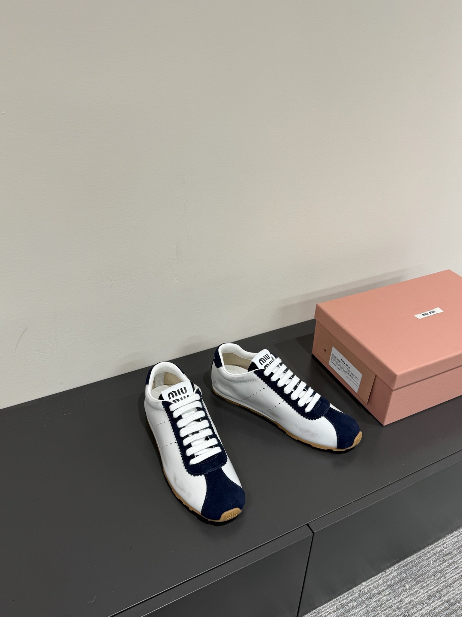 M-Sneakers