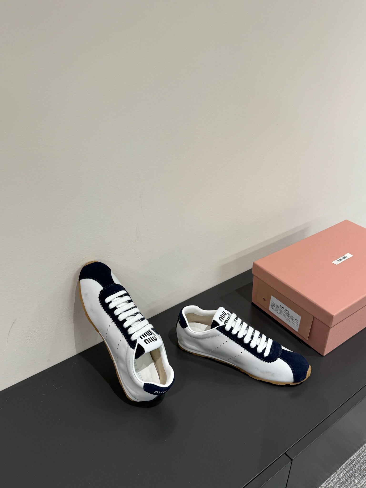 M-Sneakers
