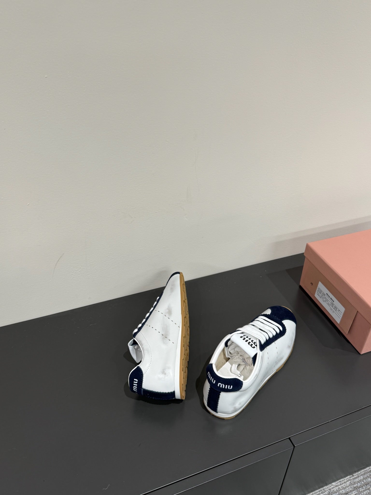 M-Sneakers