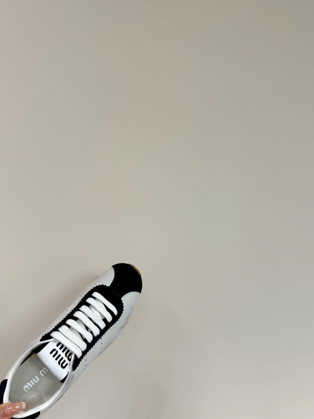 M-Sneakers