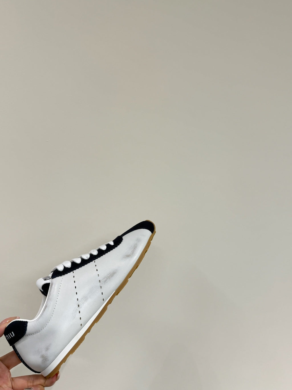 M-Sneakers