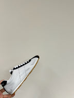 M-Sneakers