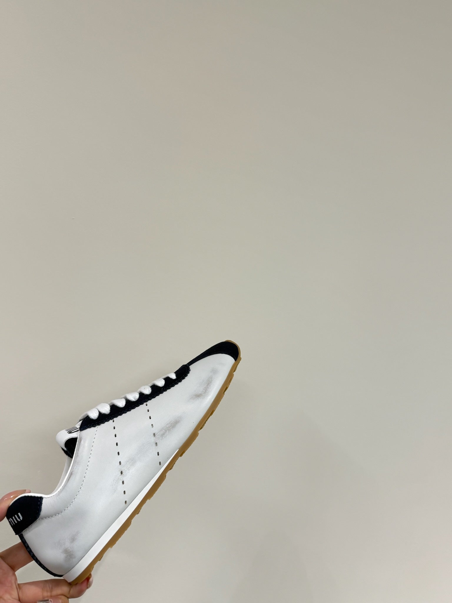 M-Sneakers