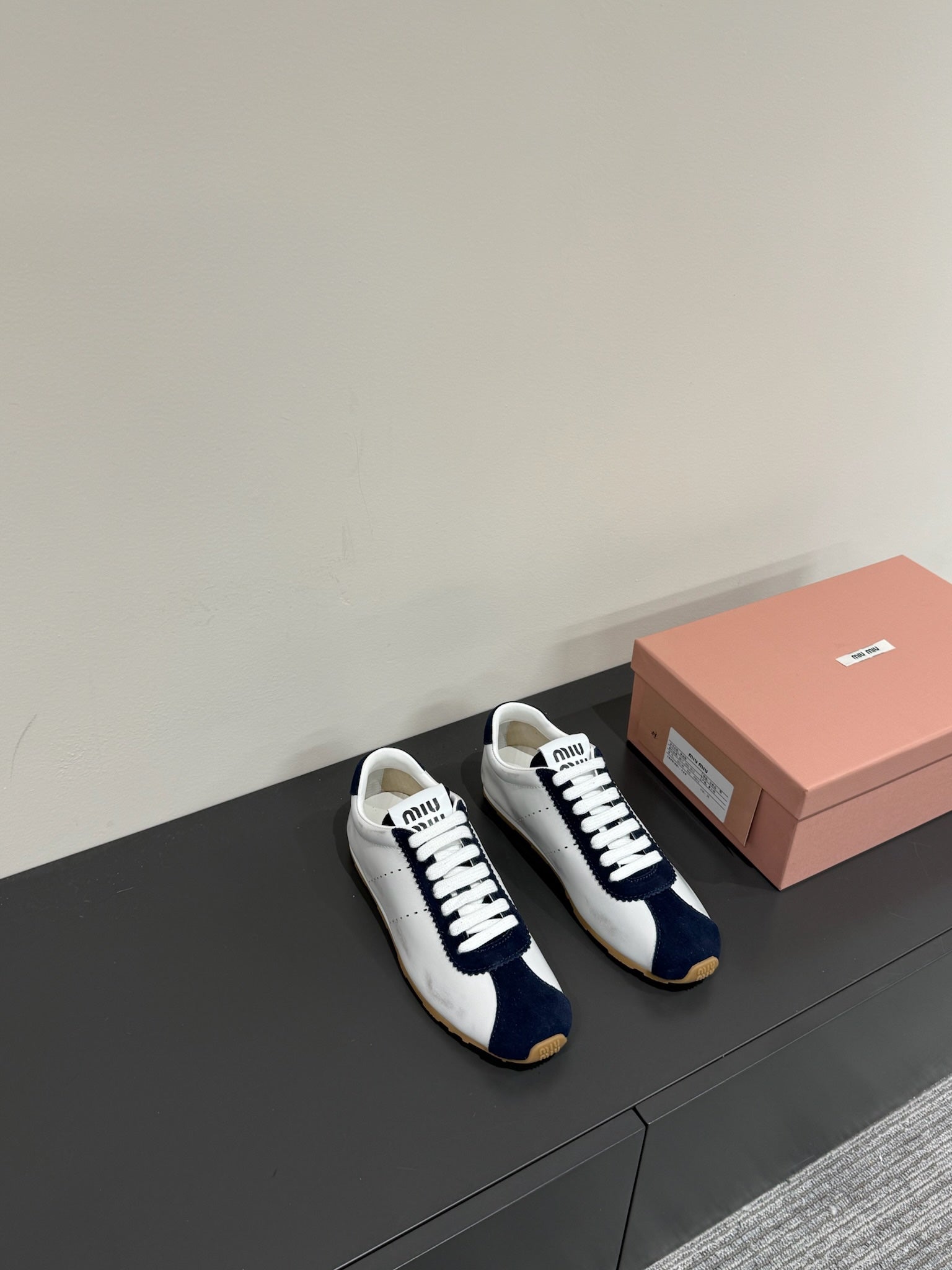 M-Sneakers