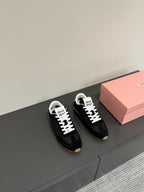 M-Sneakers
