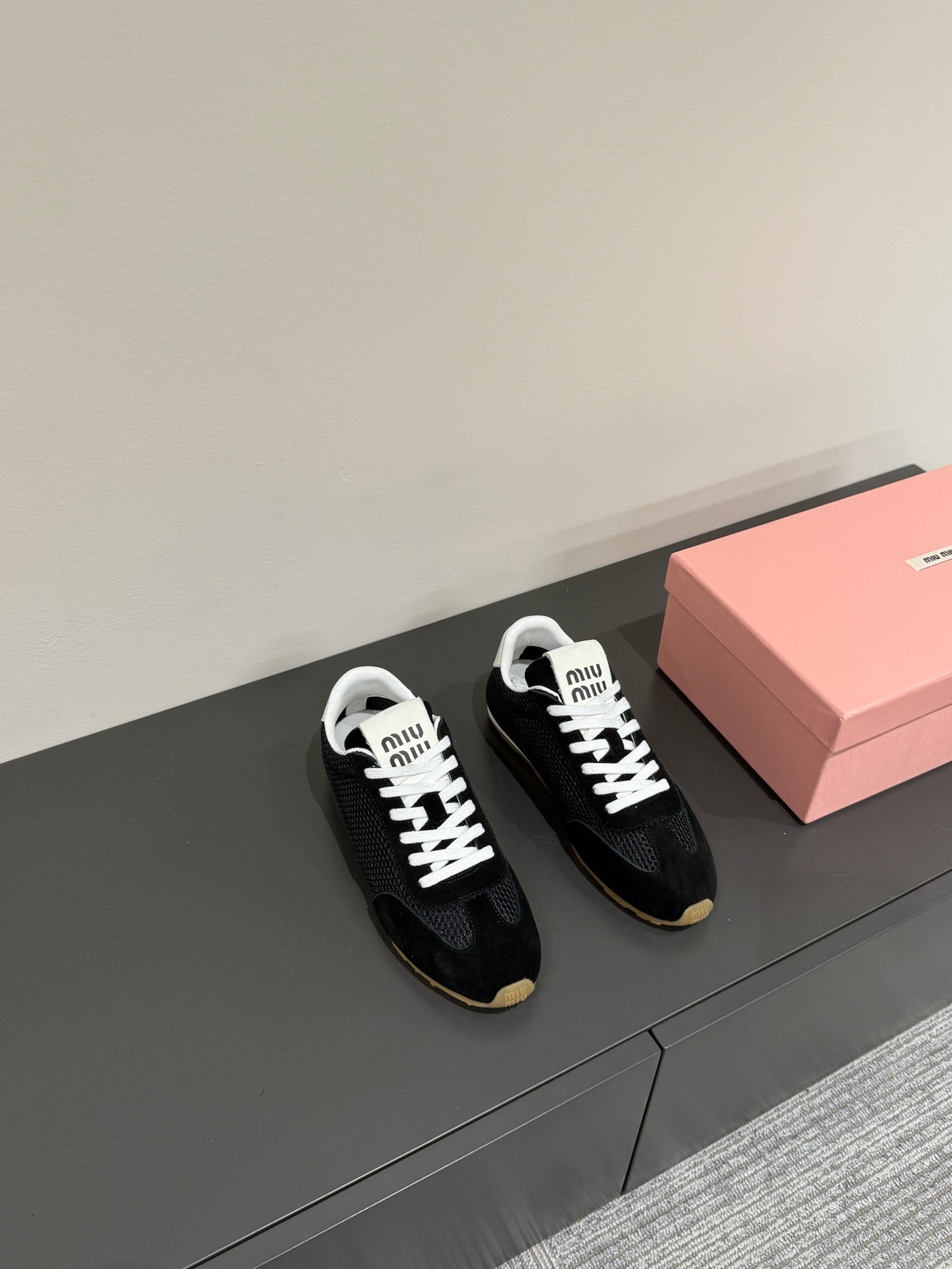 M-Sneakers
