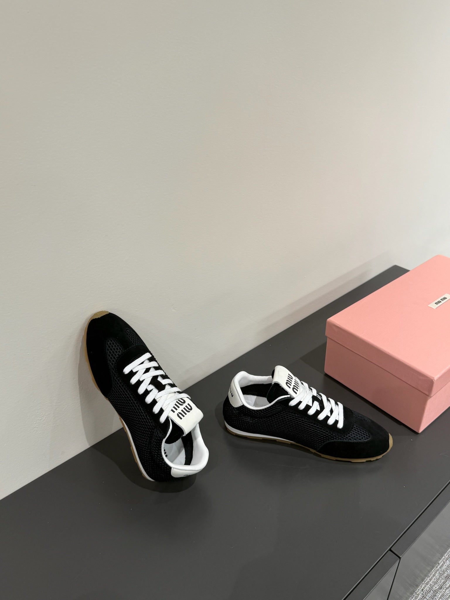 M-Sneakers