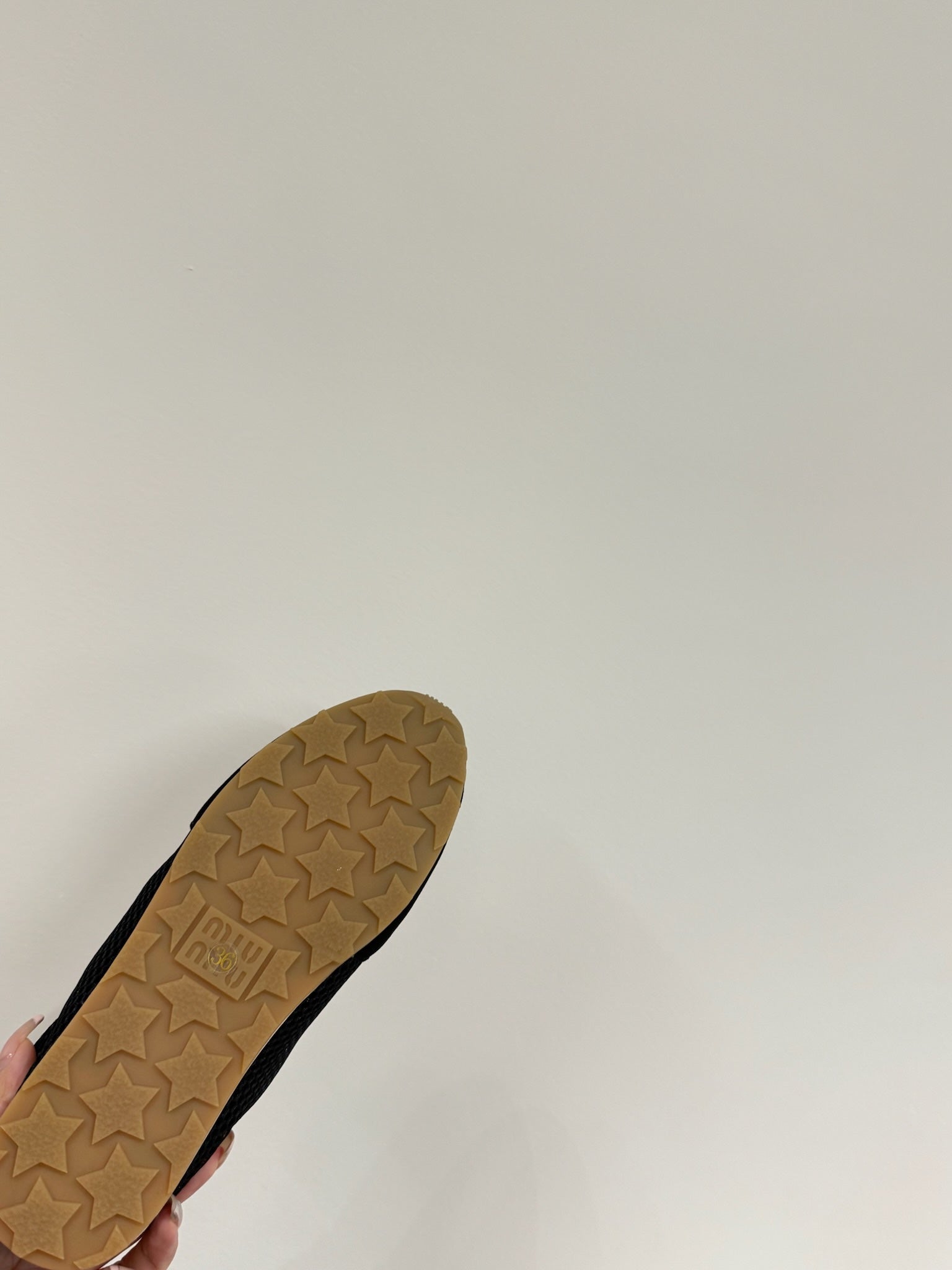 M-Sneakers