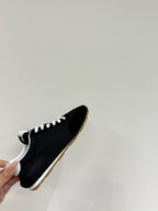 M-Sneakers