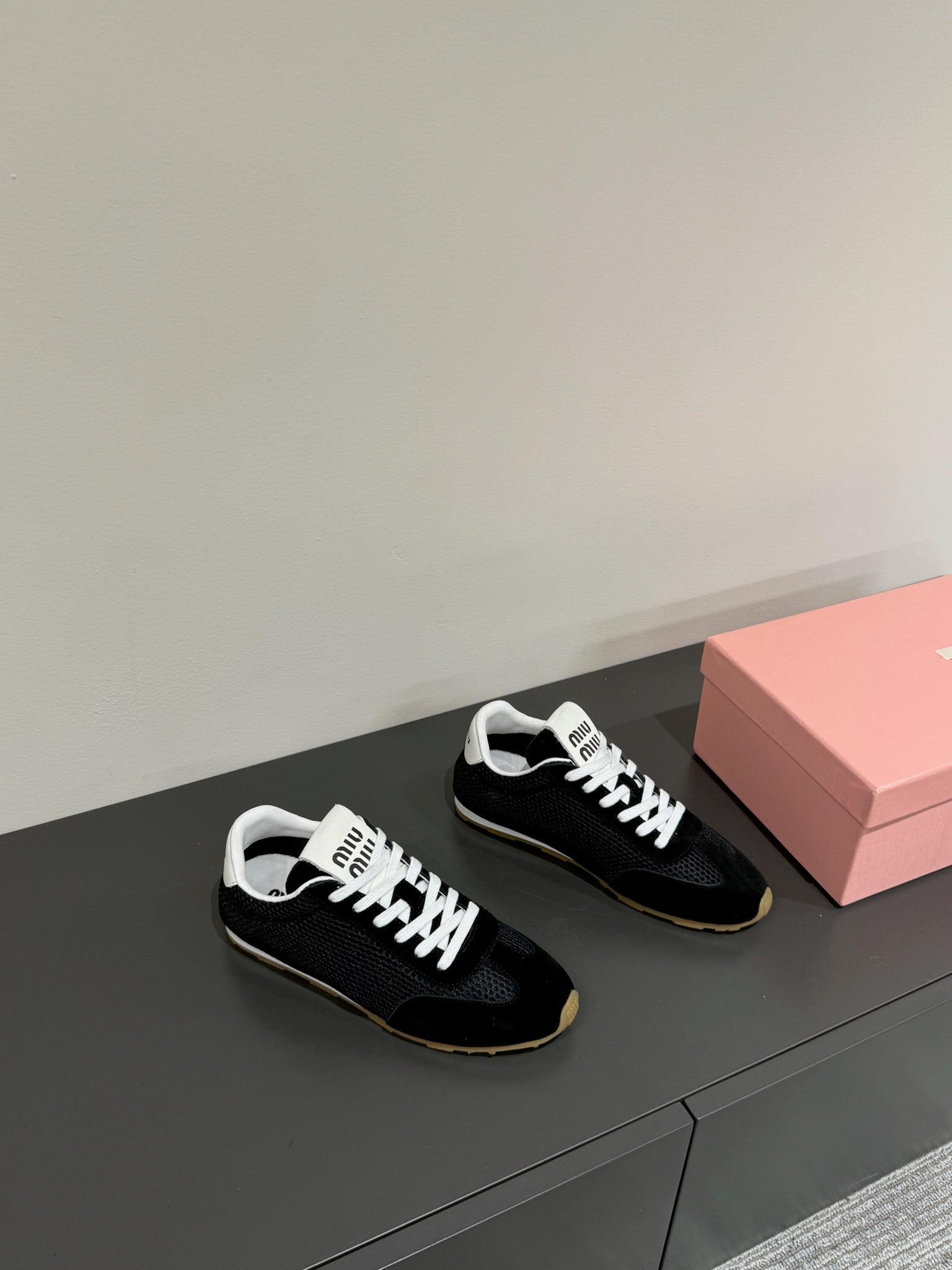 M-Sneakers