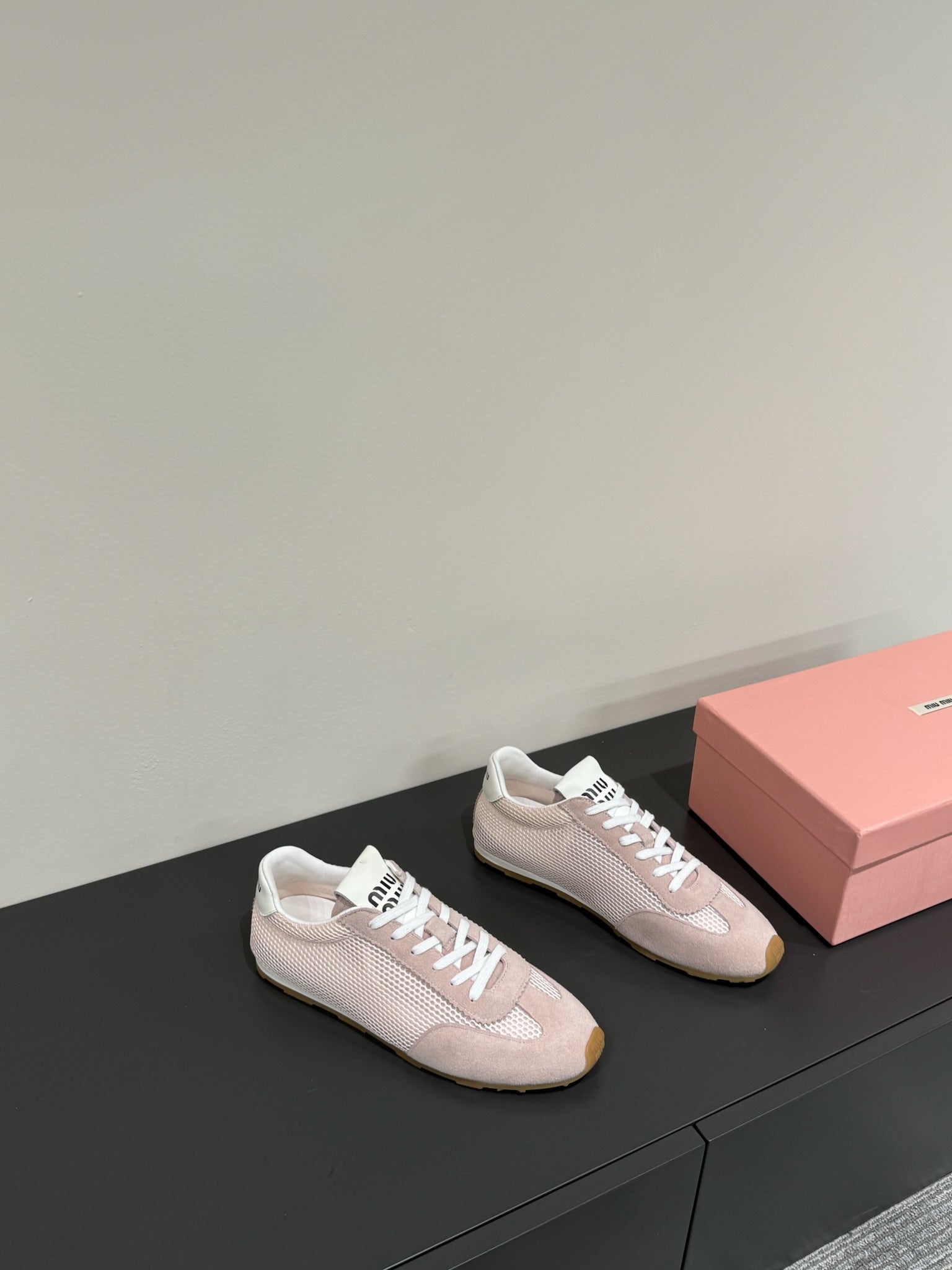 M-Sneakers