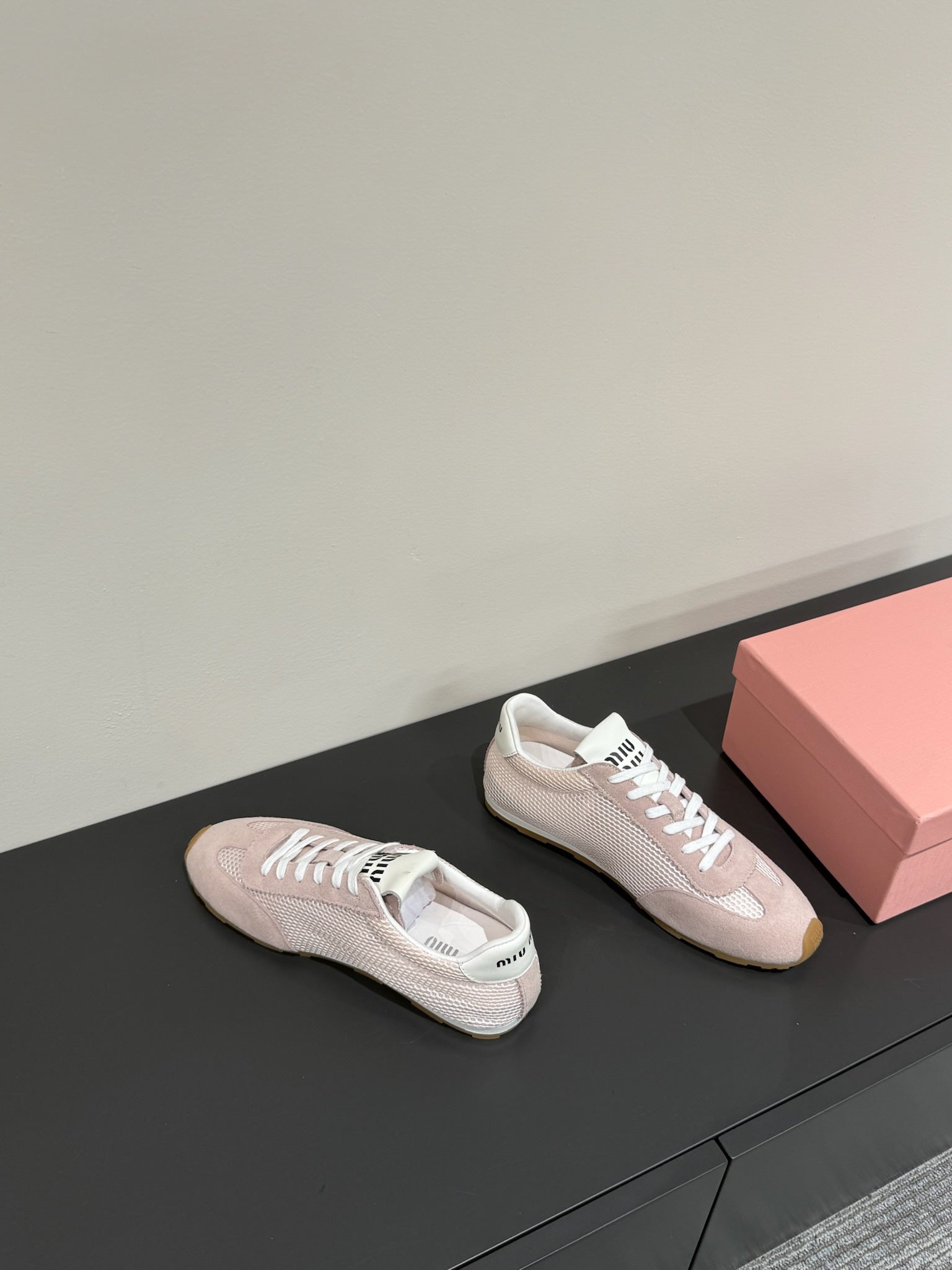 M-Sneakers