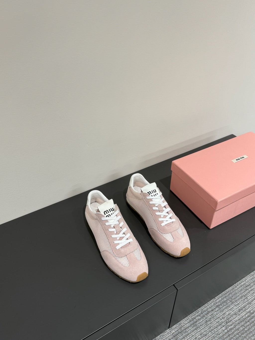 M-Sneakers