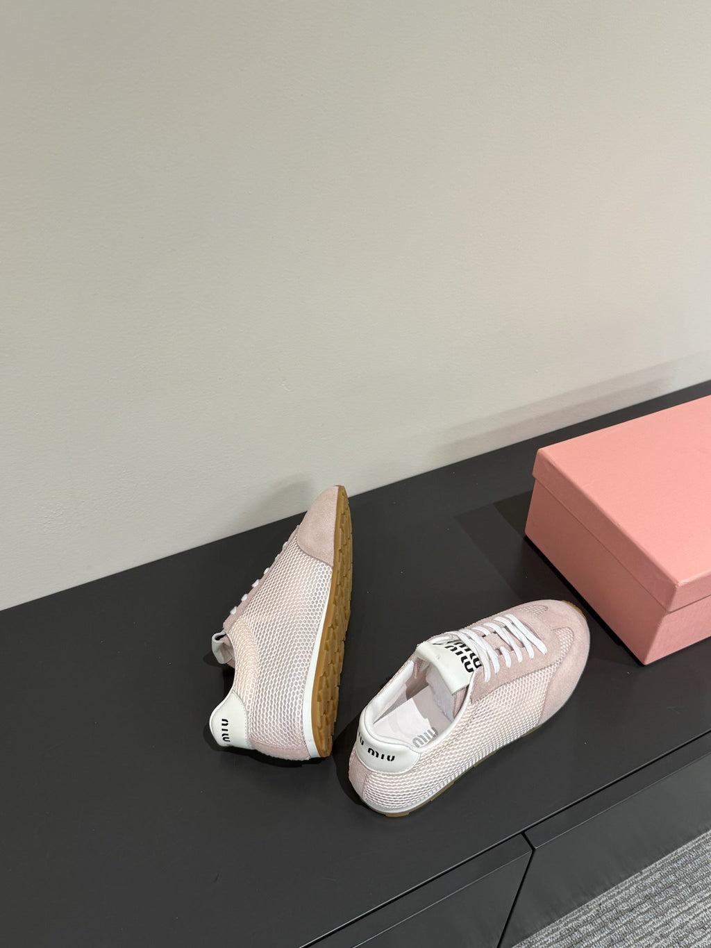 M-Sneakers