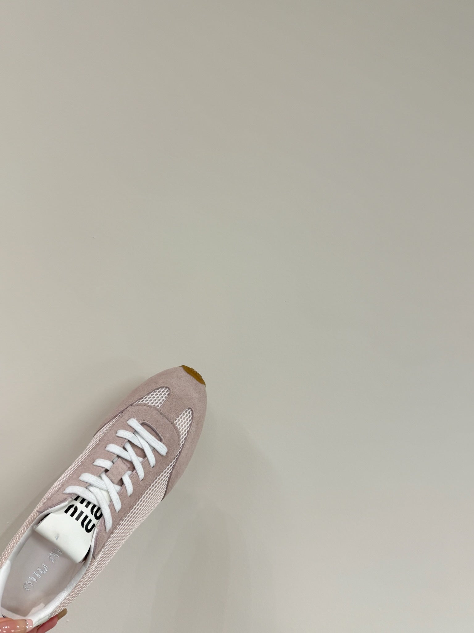 M-Sneakers