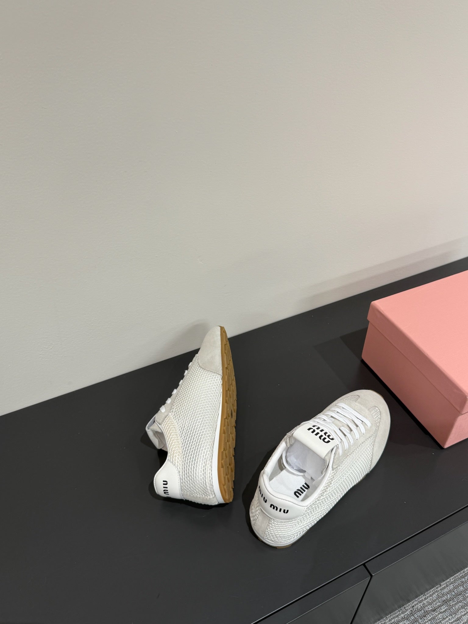 M-Sneakers