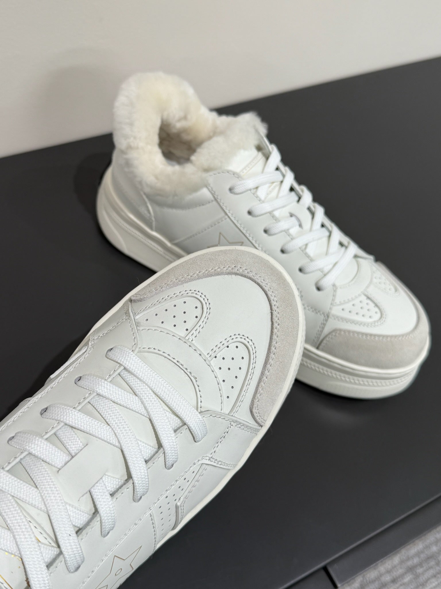 D-Sneakers