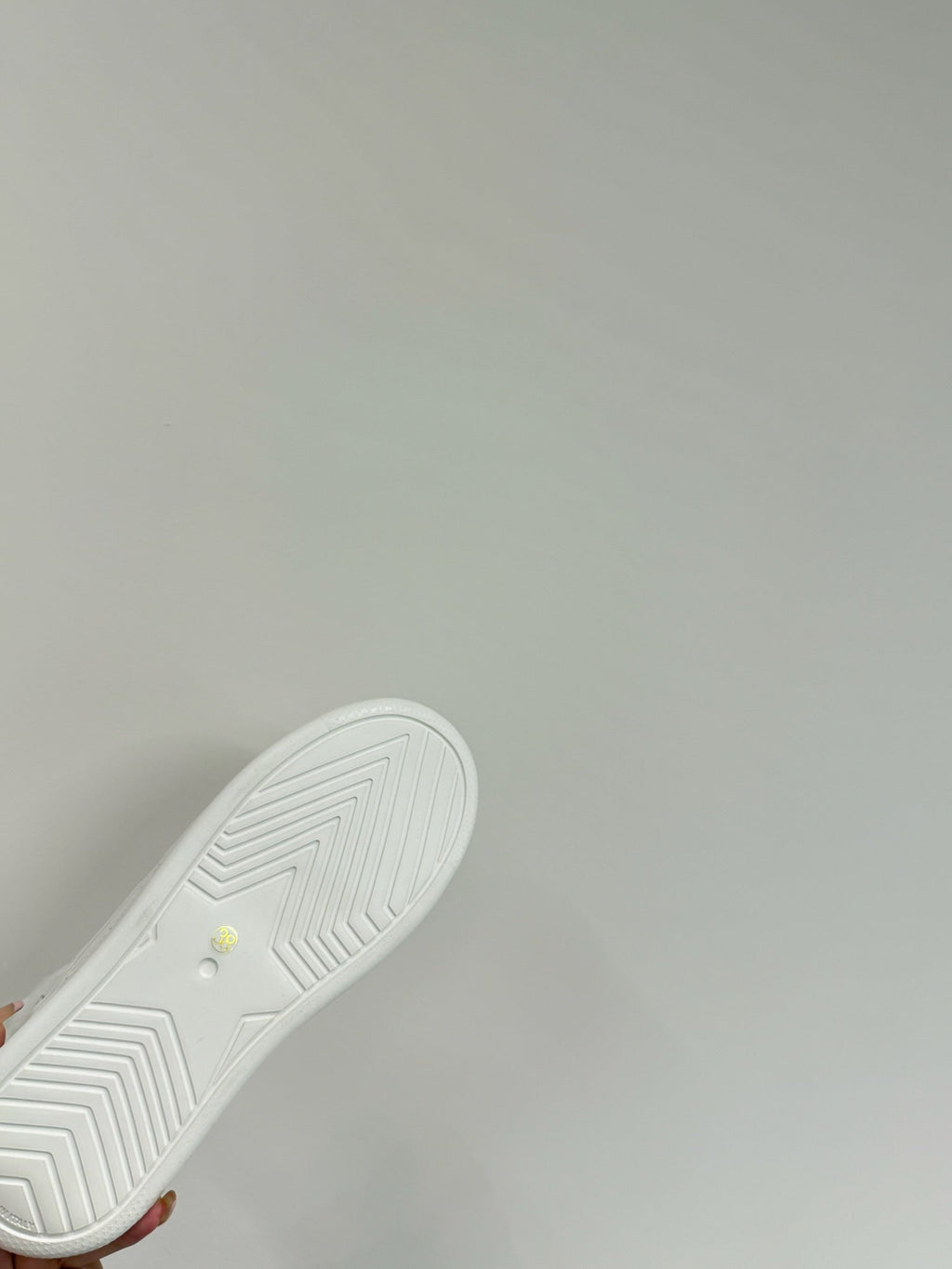 D-Sneakers