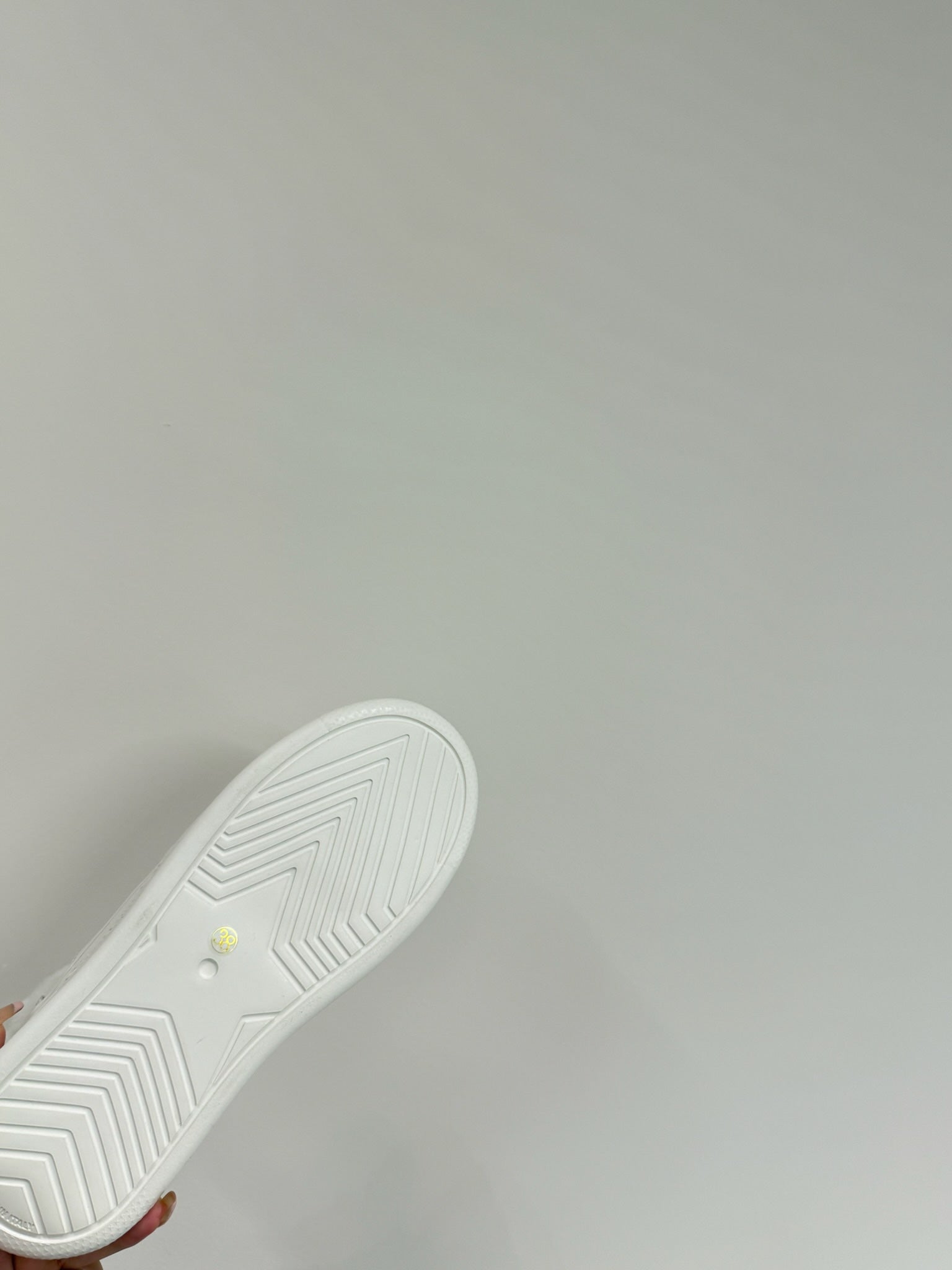 D-Sneakers