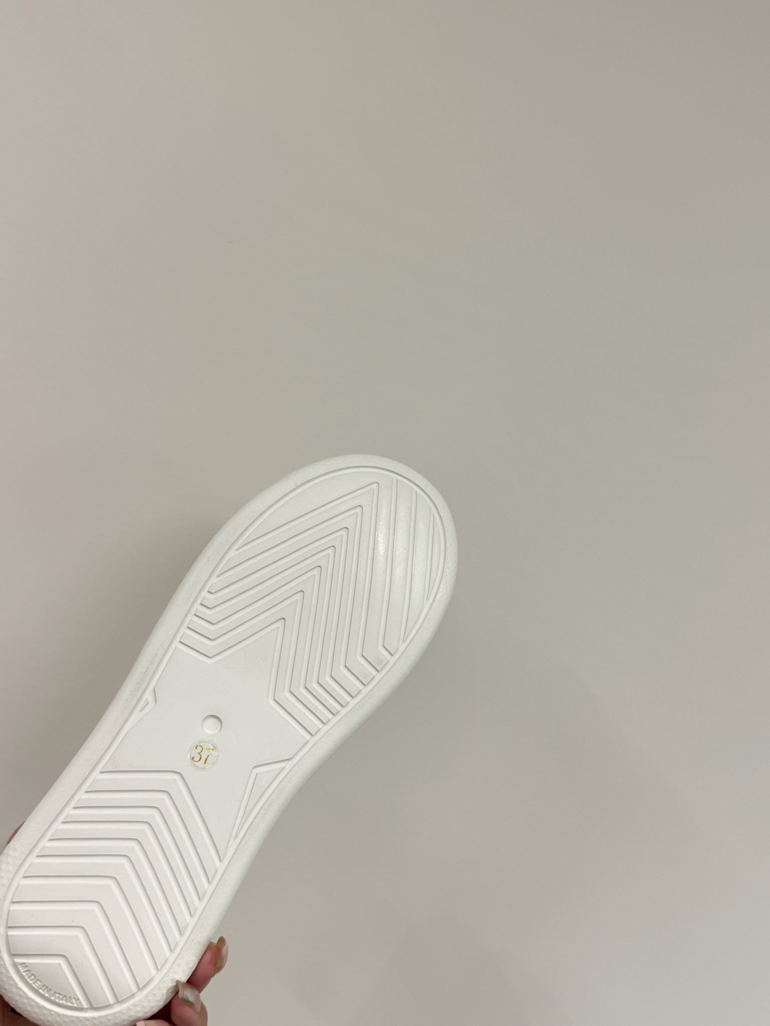 D-Sneakers