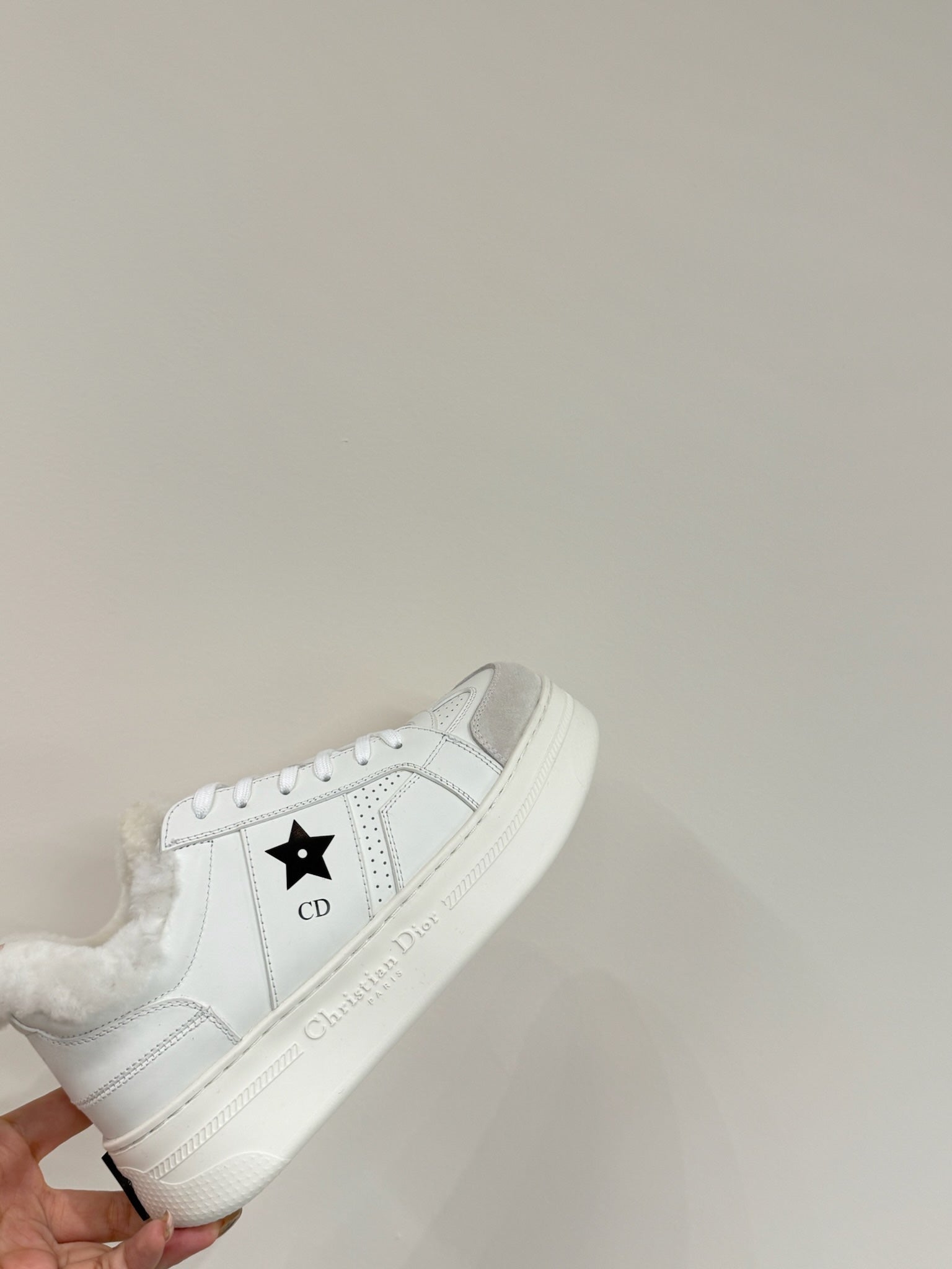 D-Sneakers