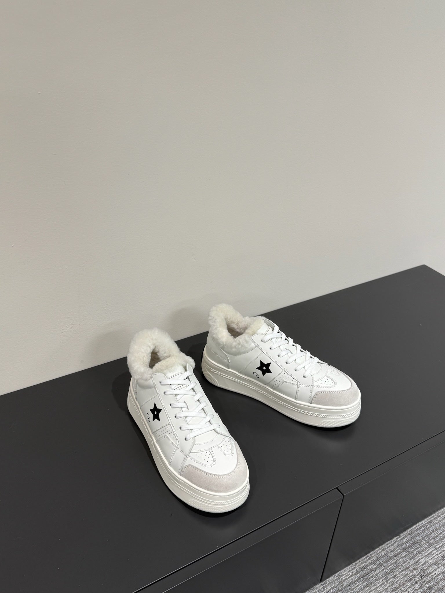 D-Sneakers