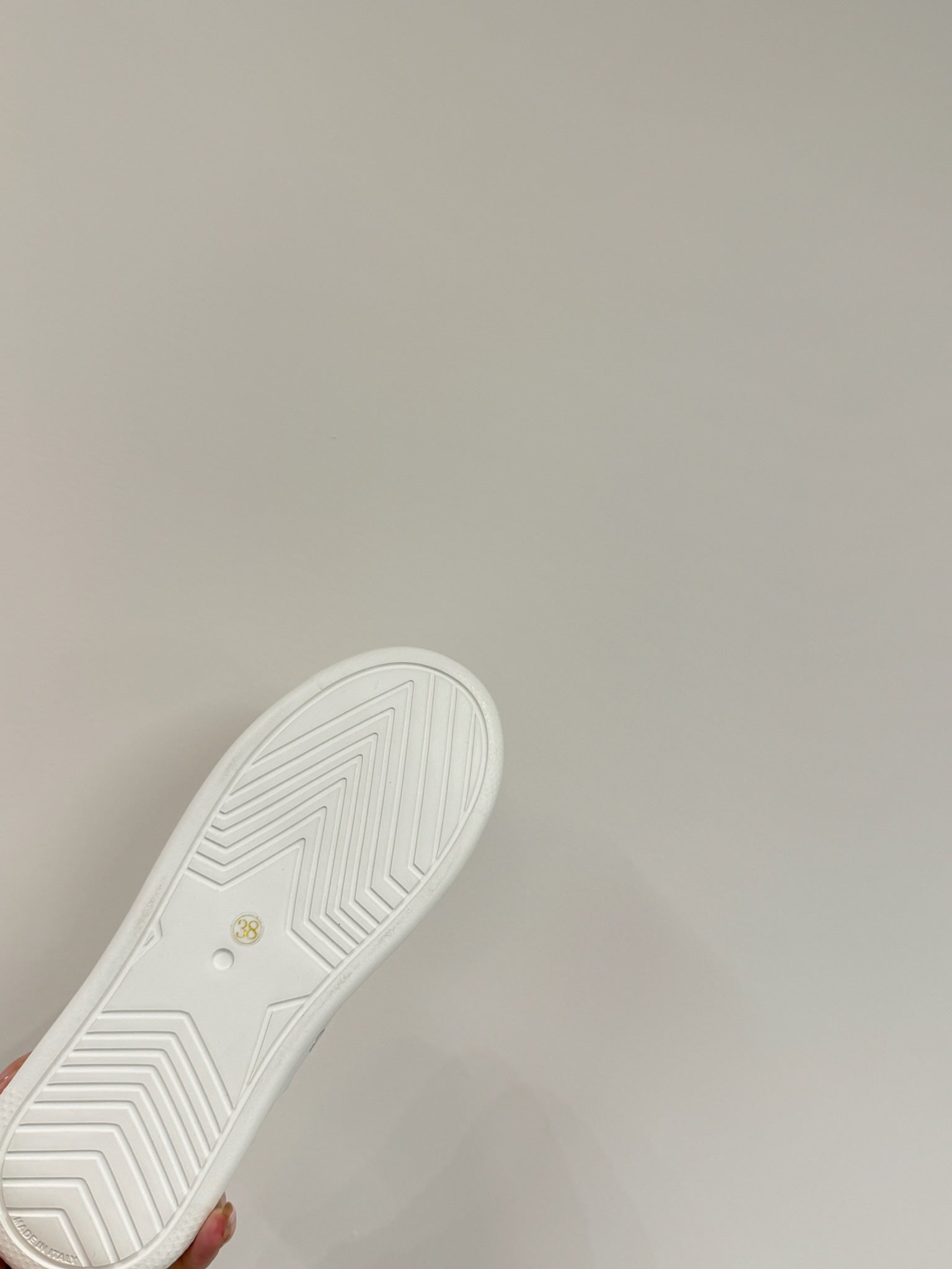 D-Sneakers