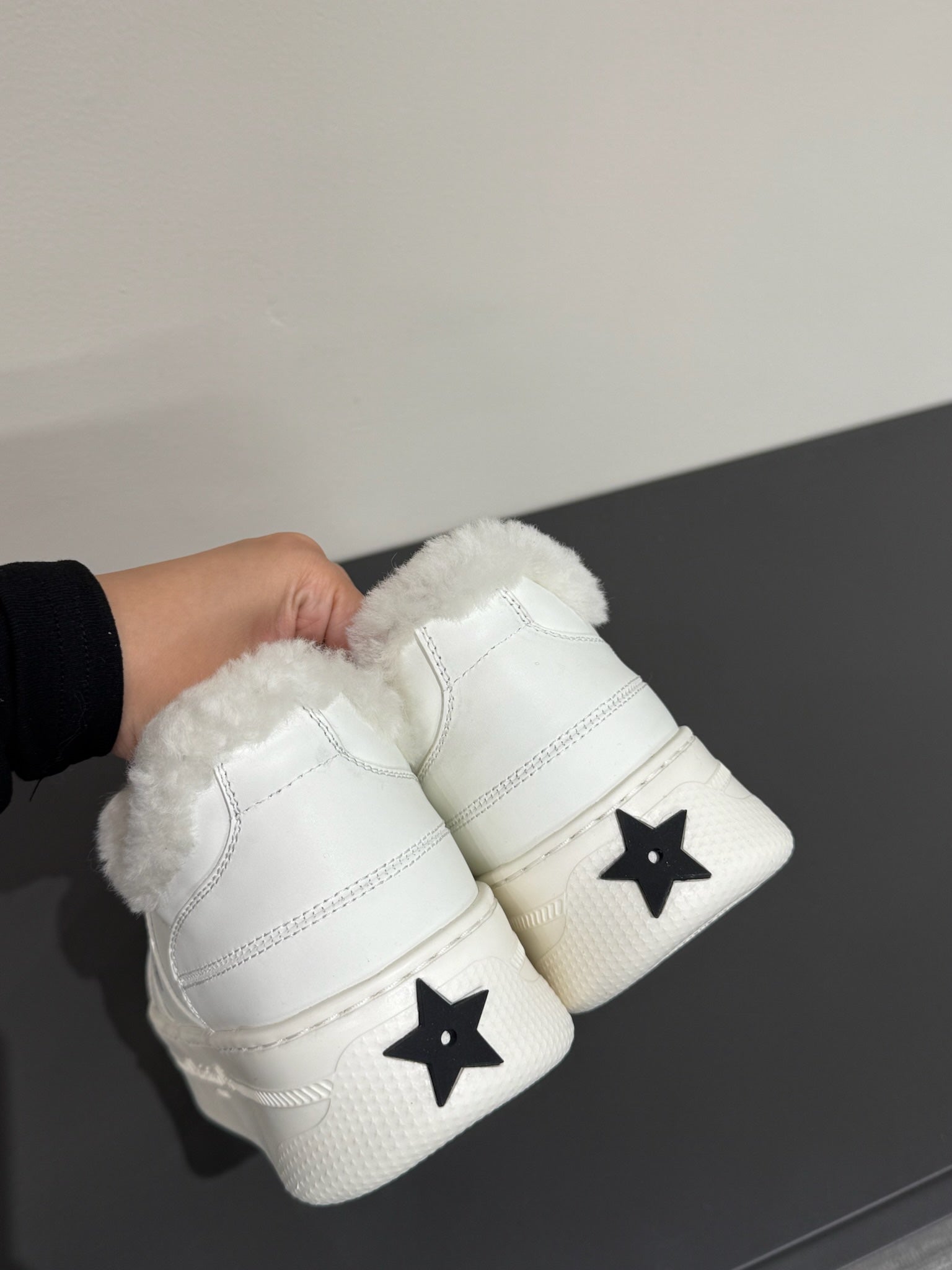 D-Sneakers